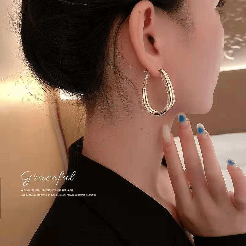 BRINCO OVAL DE LUXO COM BRILHANTES COMPRE 1 PAR LEVE 2 - Nannyvarie