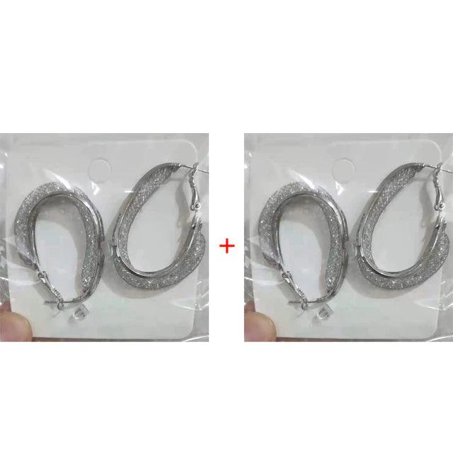 BRINCO OVAL DE LUXO COM BRILHANTES COMPRE 1 PAR LEVE 2 - Nannyvarie