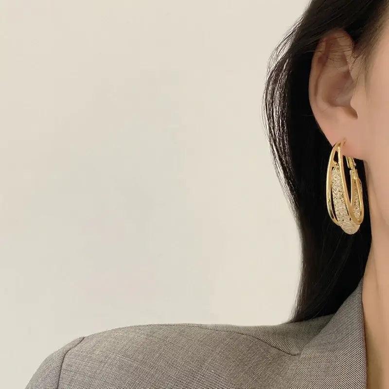 BRINCO OVAL DE LUXO COM BRILHANTES COMPRE 1 PAR LEVE 2 - Nannyvarie