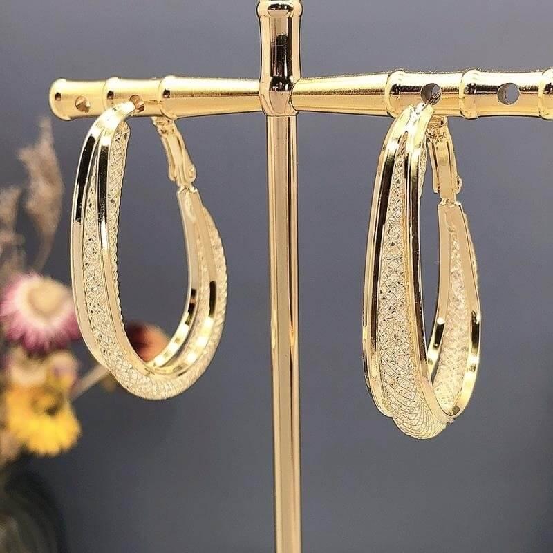 BRINCO OVAL DE LUXO COM BRILHANTES COMPRE 1 PAR LEVE 2 - Nannyvarie