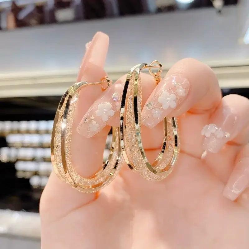 BRINCO OVAL DE LUXO COM BRILHANTES COMPRE 1 PAR LEVE 2 - Nannyvarie