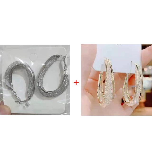 BRINCO OVAL DE LUXO COM BRILHANTES COMPRE 1 PAR LEVE 2 - Nannyvarie